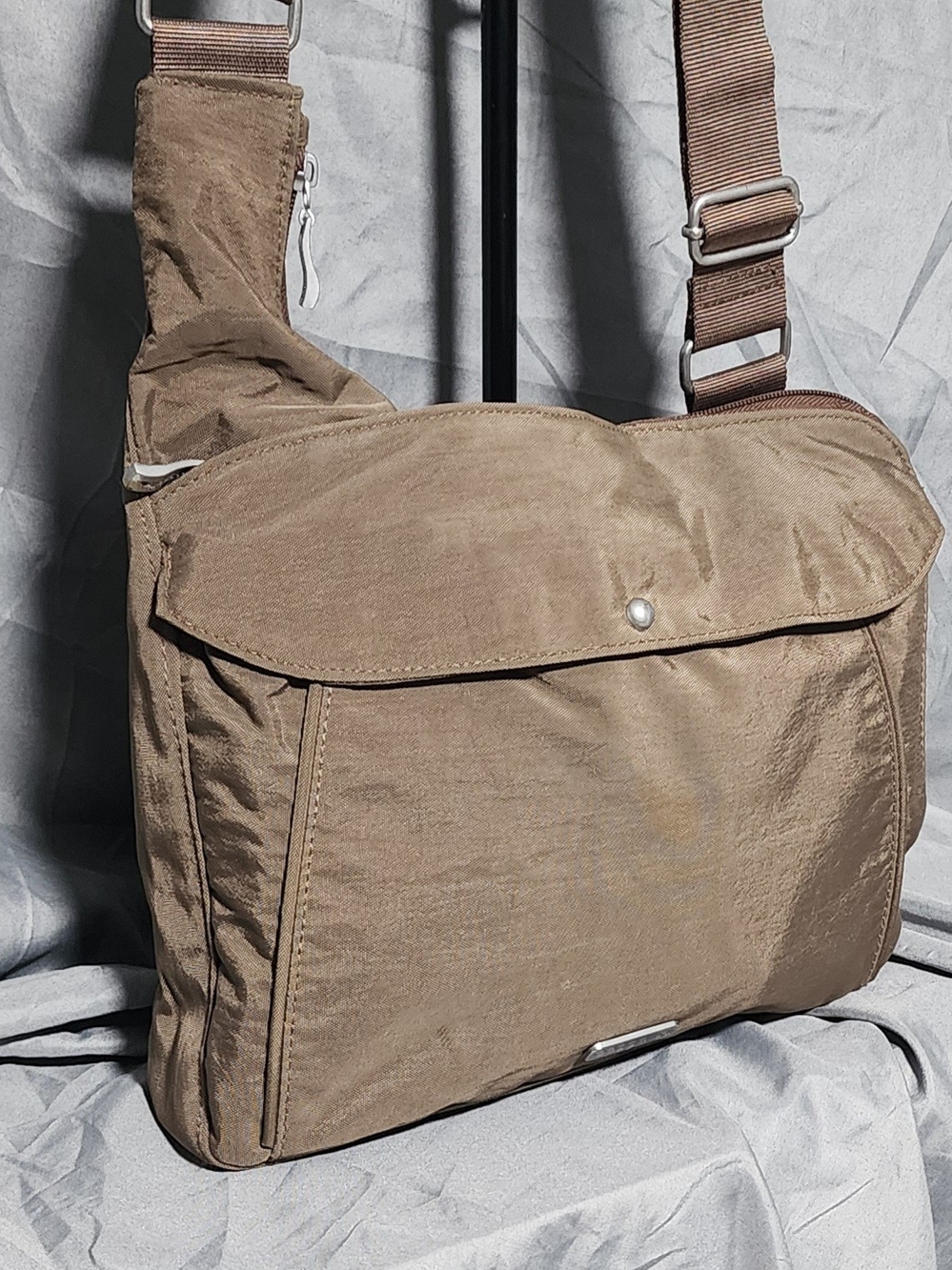 Baggallini Brown Nylon Sling Bag Purse
Had adjustable strap